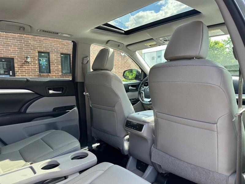 Toyota Highlander XLE FWD V6 2017