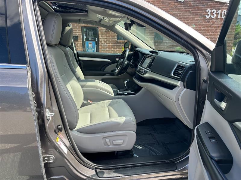 Toyota Highlander XLE FWD V6 2017