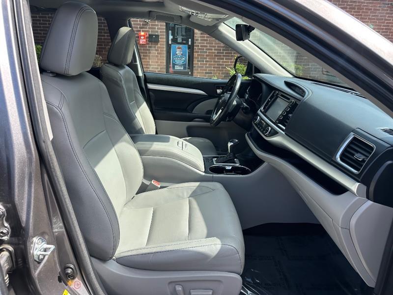 Toyota Highlander XLE FWD V6 2017