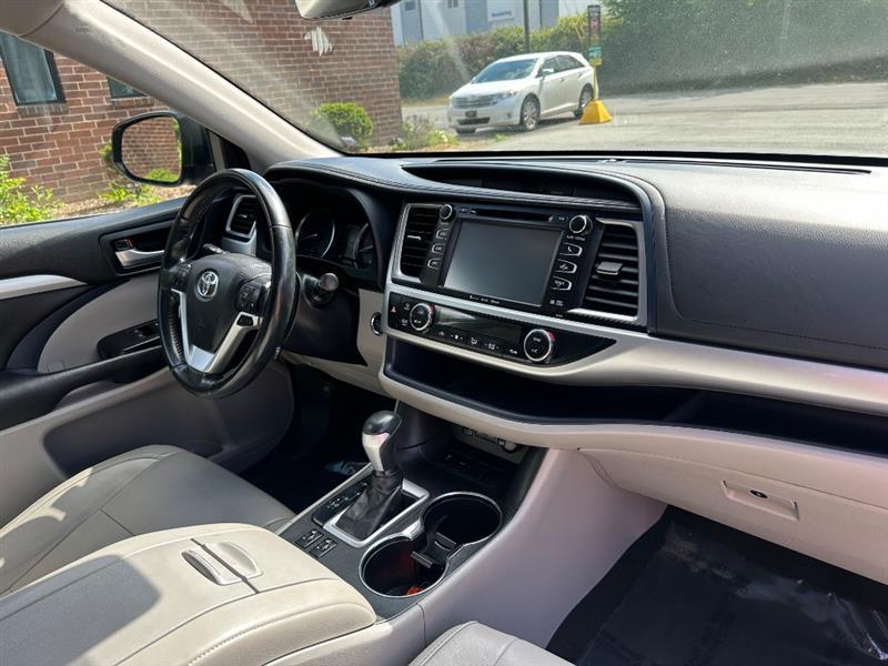 Toyota Highlander XLE FWD V6 2017