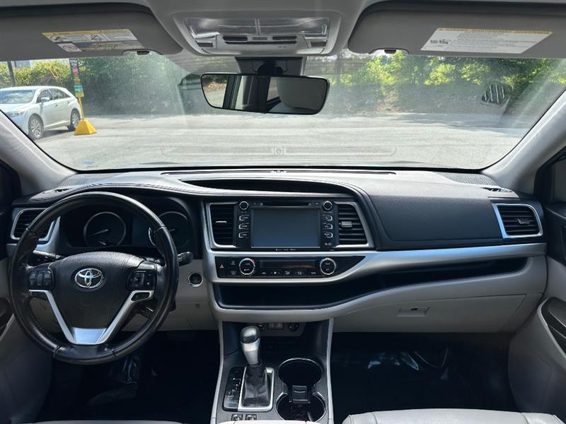 Toyota Highlander XLE FWD V6 2017