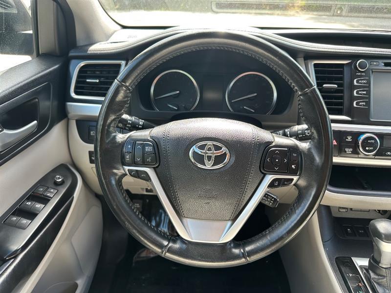 Toyota Highlander XLE FWD V6 2017
