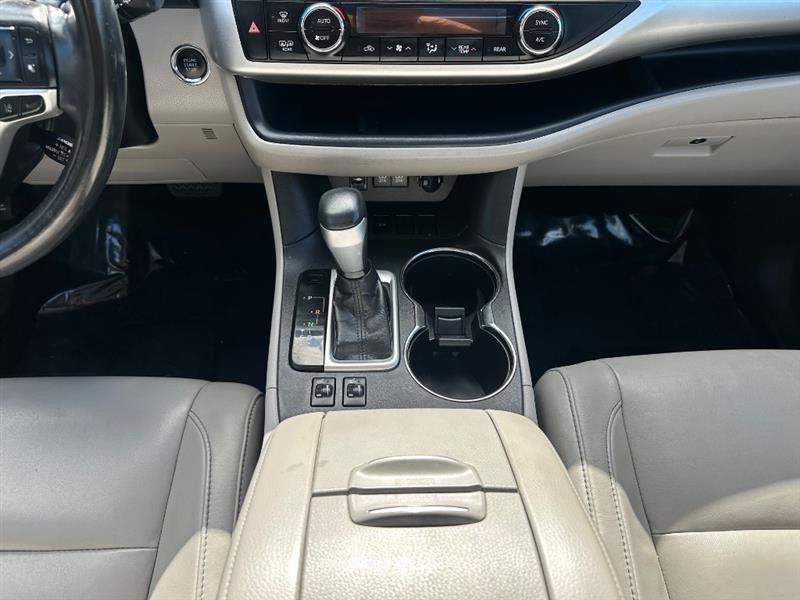 Toyota Highlander XLE FWD V6 2017
