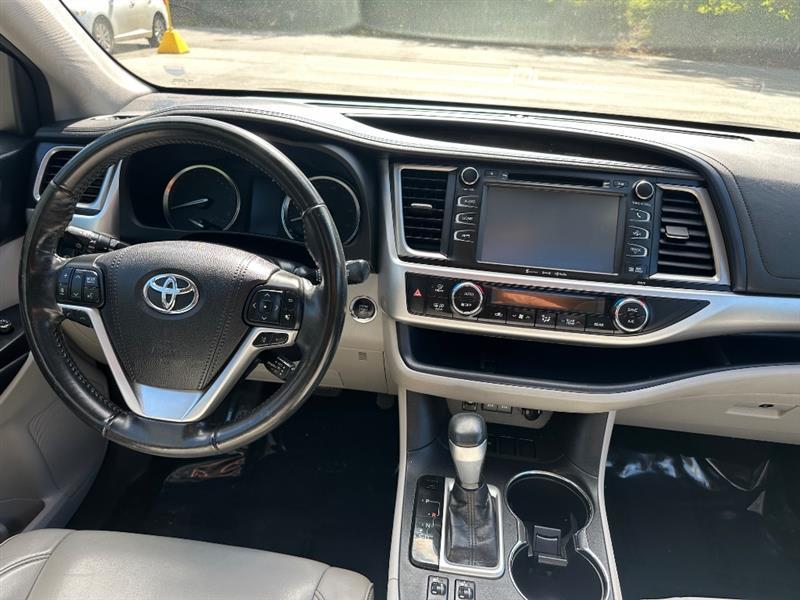 Toyota Highlander XLE FWD V6 2017