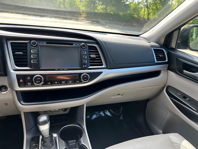 Toyota Highlander XLE FWD V6 2017