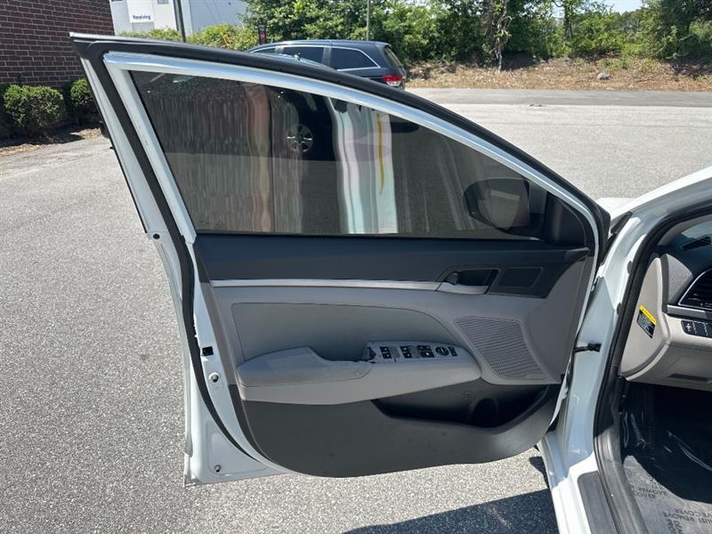 Hyundai Elantra Value Edition 6A 2017