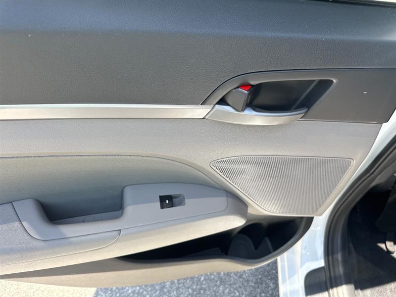 Hyundai Elantra Value Edition 6A 2017