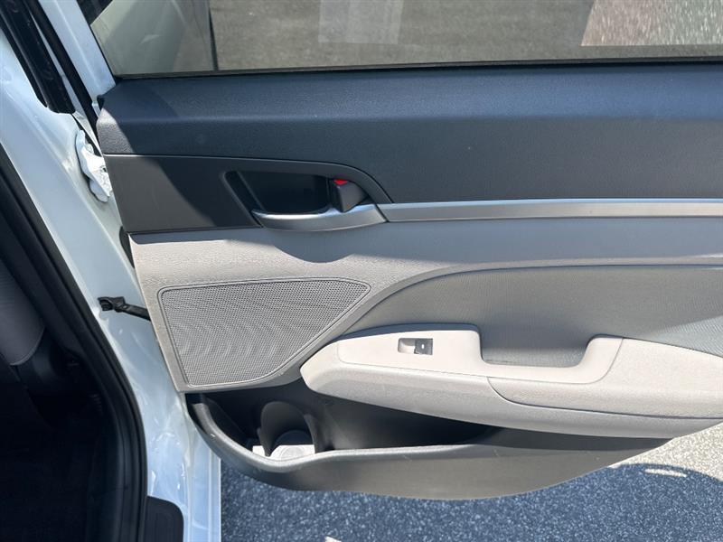 Hyundai Elantra Value Edition 6A 2017
