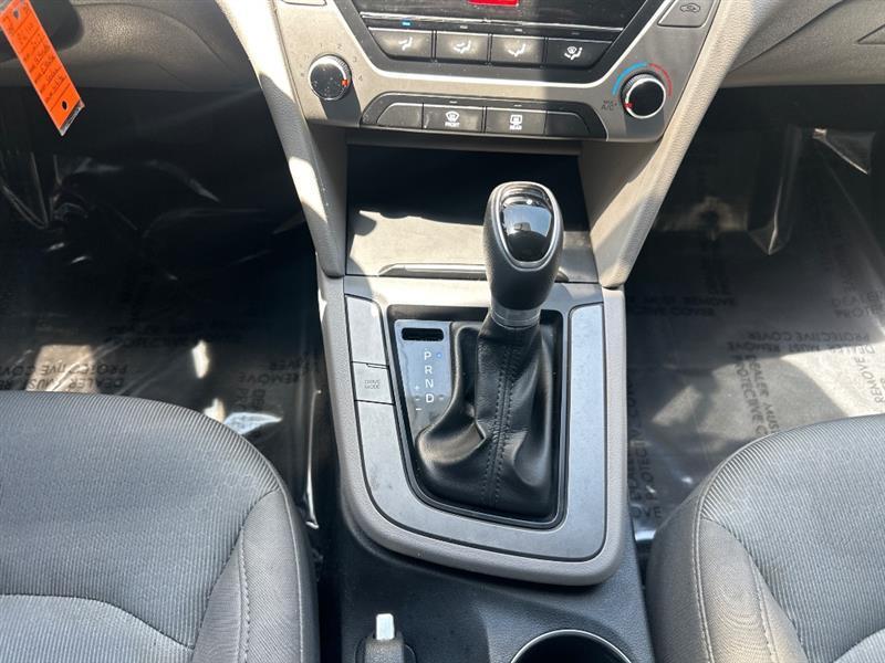 Hyundai Elantra Value Edition 6A 2017