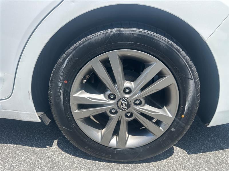 Hyundai Elantra Value Edition 6A 2017
