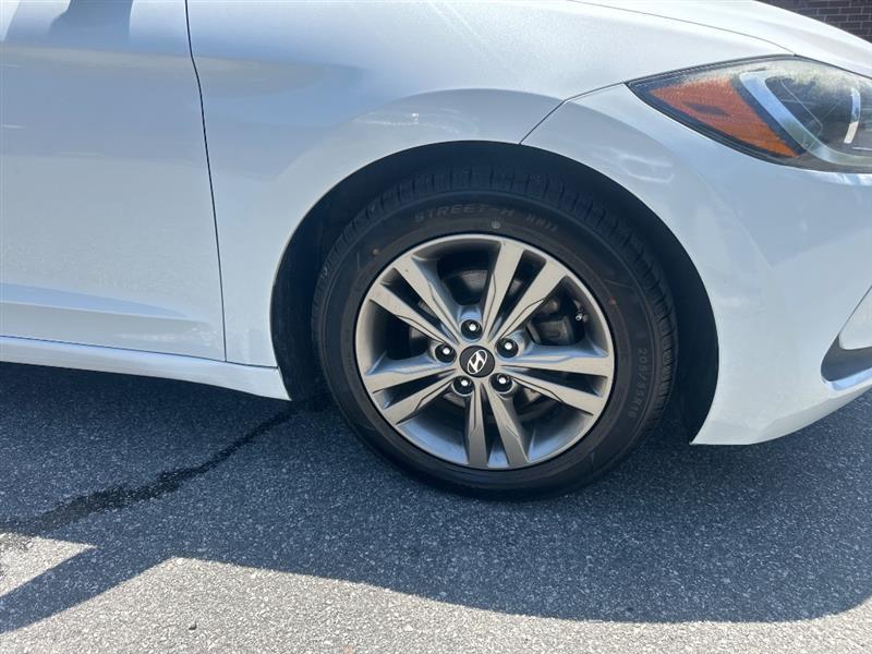 Hyundai Elantra Value Edition 6A 2017