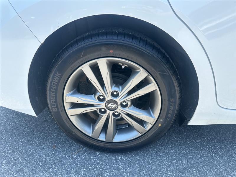 Hyundai Elantra Value Edition 6A 2017