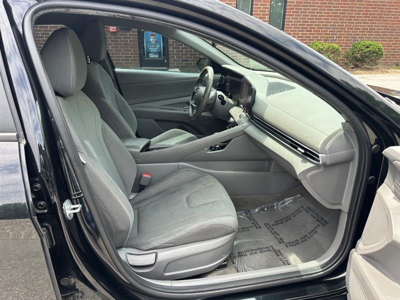 Hyundai Elantra SEL 2023