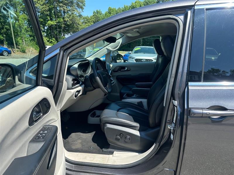 Chrysler Pacifica Touring L 2023