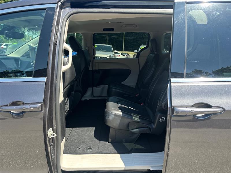 Chrysler Pacifica Touring L 2023