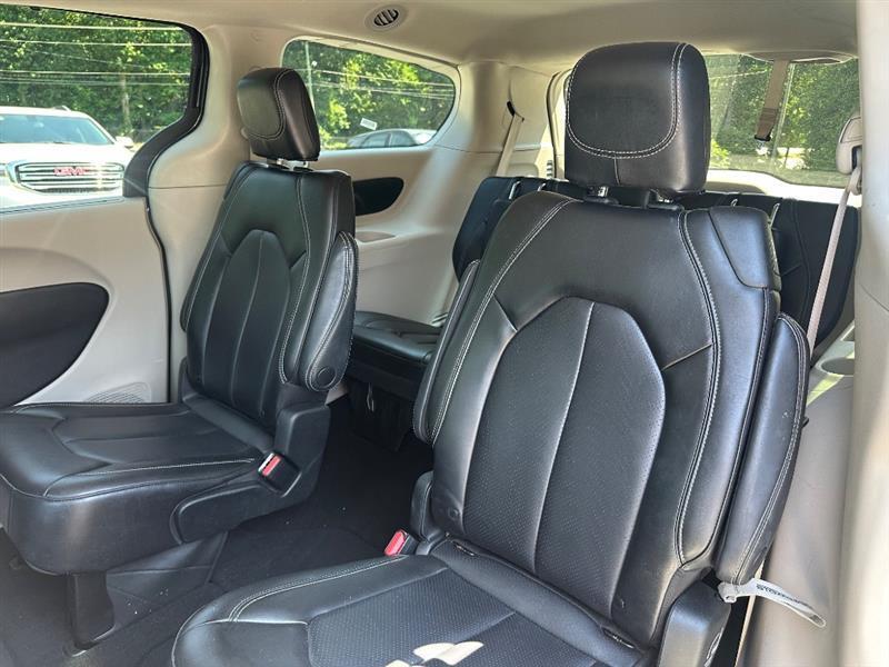 Chrysler Pacifica Touring L 2023