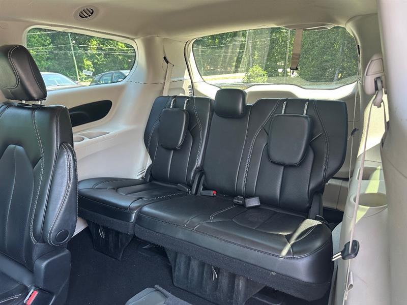 Chrysler Pacifica Touring L 2023