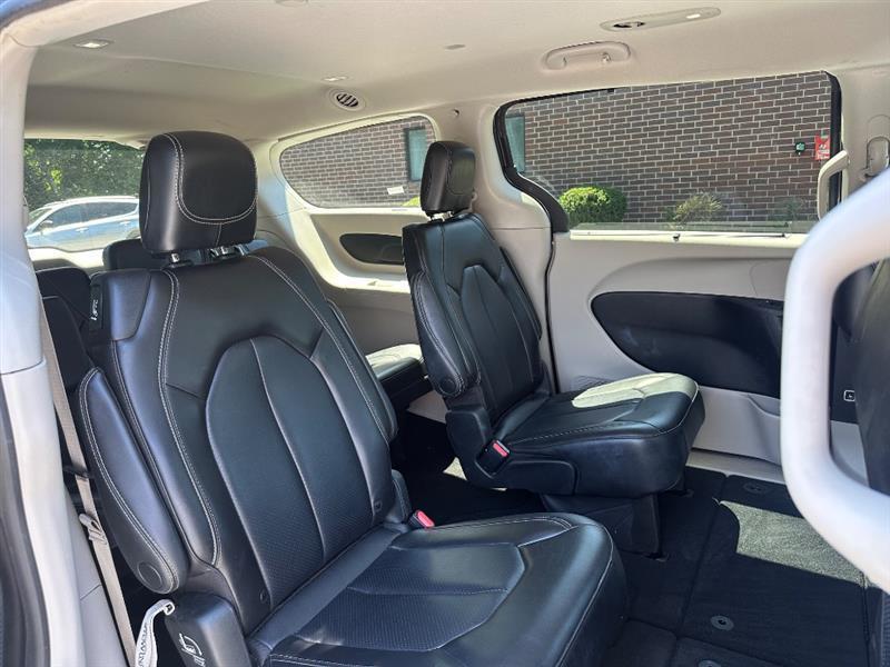 Chrysler Pacifica Touring L 2023