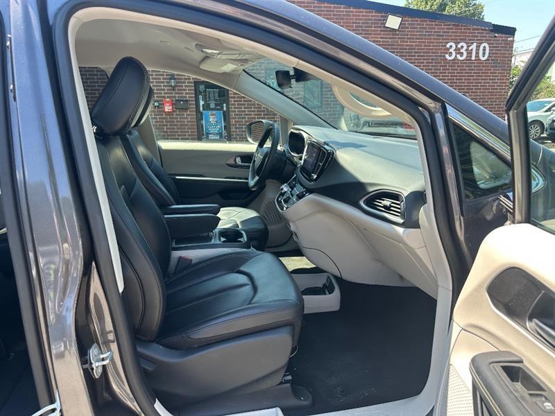 Chrysler Pacifica Touring L 2023