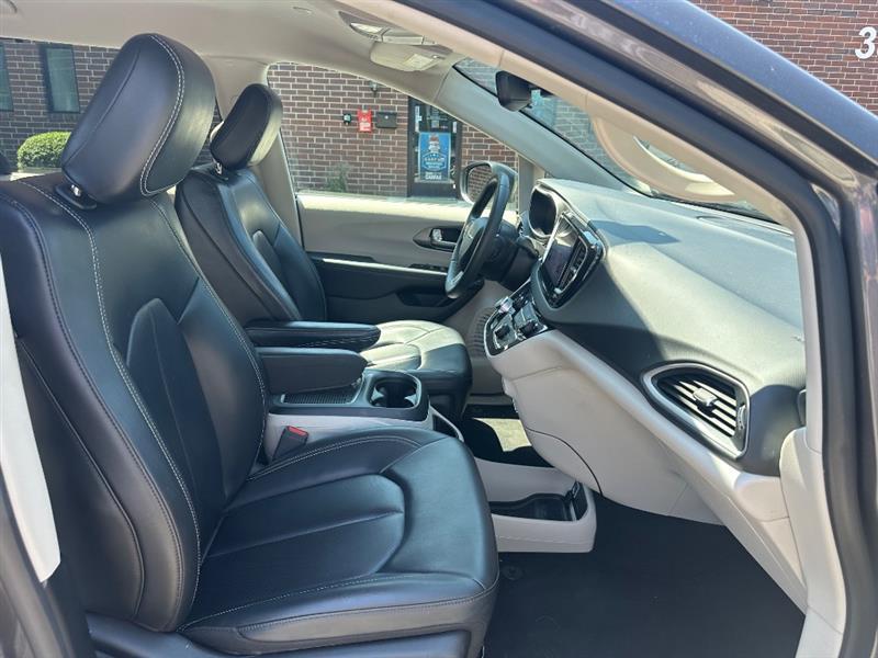 Chrysler Pacifica Touring L 2023
