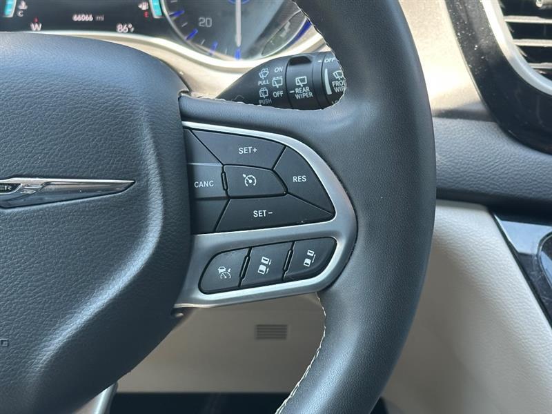 Chrysler Pacifica Touring L 2023