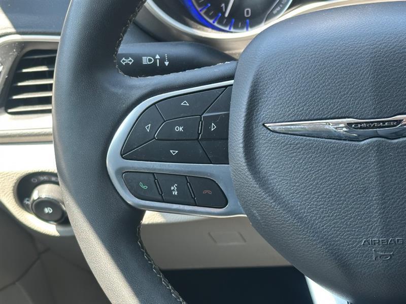 Chrysler Pacifica Touring L 2023