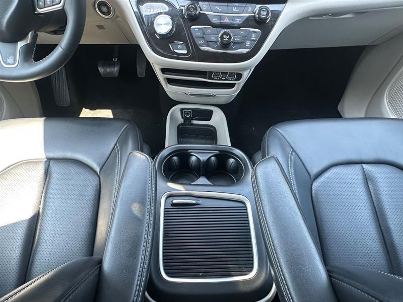 Chrysler Pacifica Touring L 2023