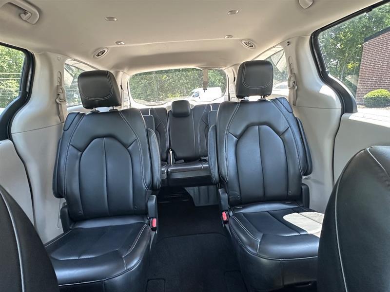 Chrysler Pacifica Touring L 2023