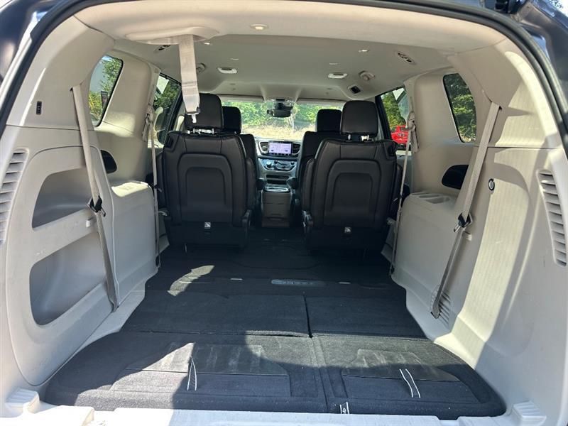 Chrysler Pacifica Touring L 2023