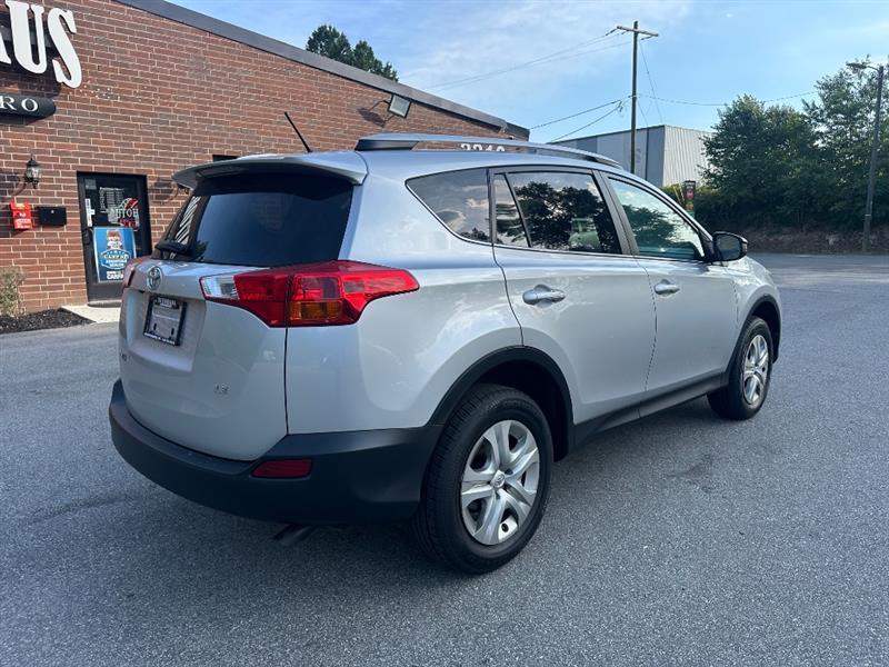 Toyota RAV4 LE FWD 2014