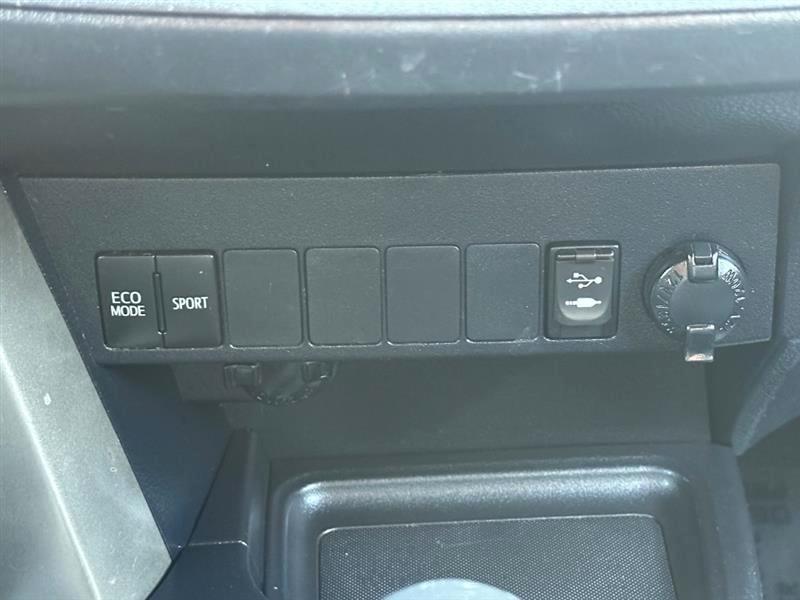 Toyota RAV4 LE FWD 2014