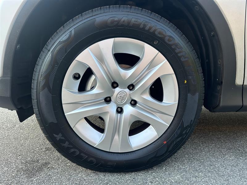 Toyota RAV4 LE FWD 2014