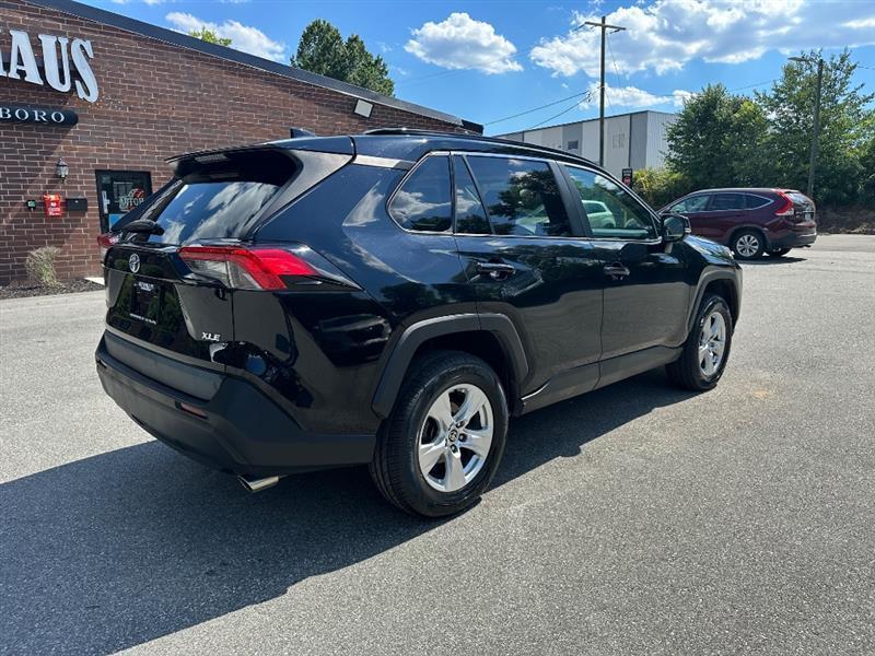Toyota RAV4 XLE 2021