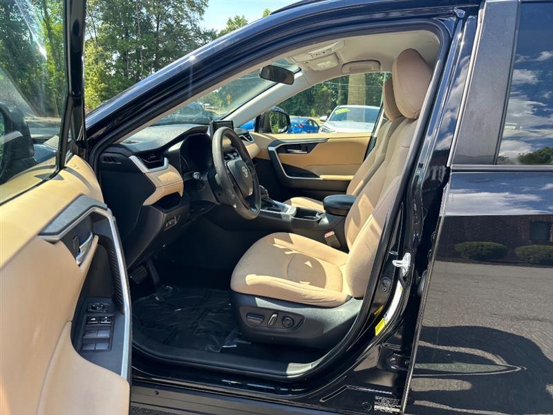 Toyota RAV4 XLE 2021