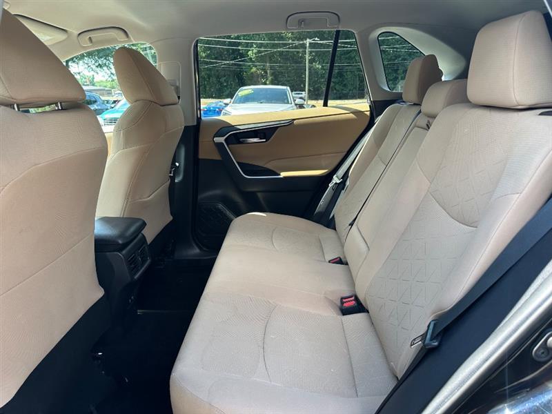 Toyota RAV4 XLE 2021