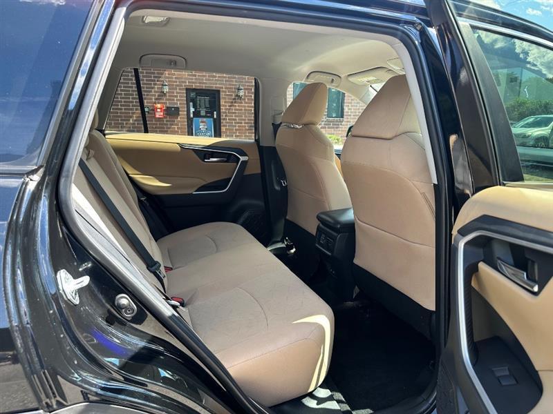 Toyota RAV4 XLE 2021