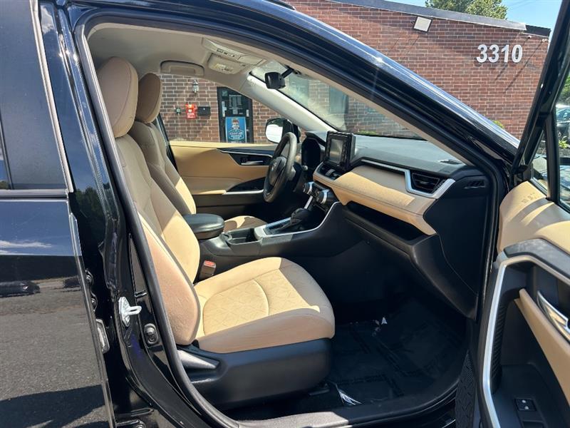 Toyota RAV4 XLE 2021