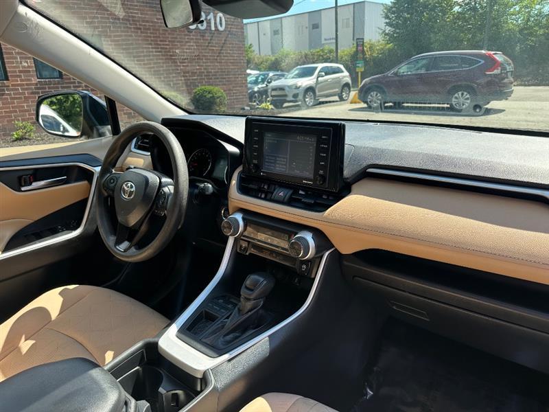 Toyota RAV4 XLE 2021