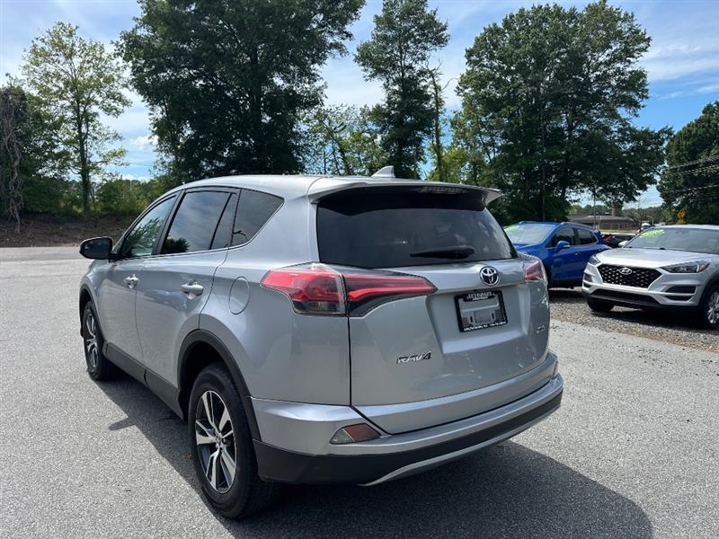 Toyota RAV4 XLE FWD 2018