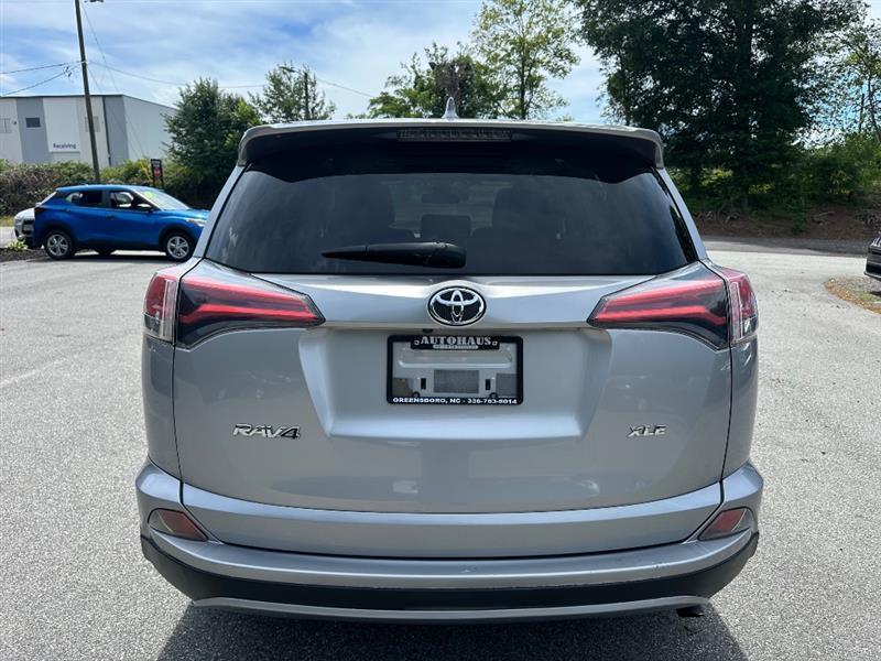 Toyota RAV4 XLE FWD 2018