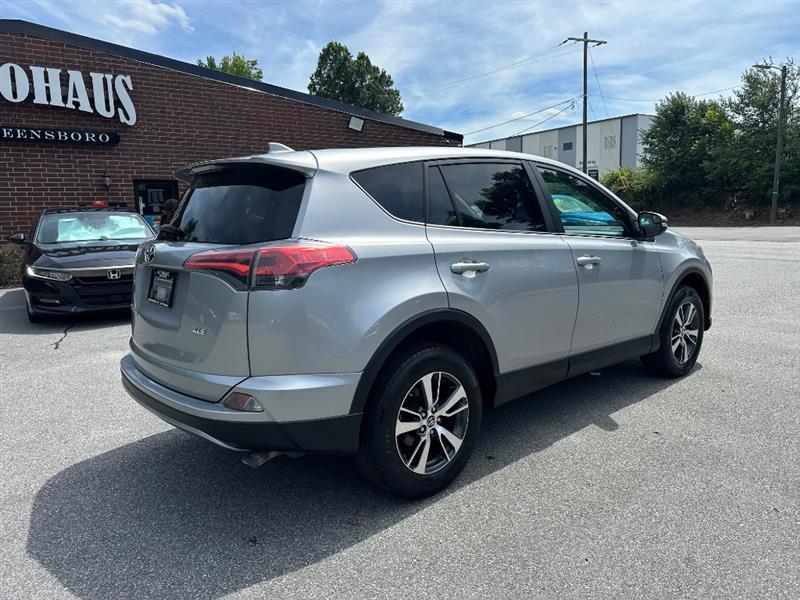 Toyota RAV4 XLE FWD 2018