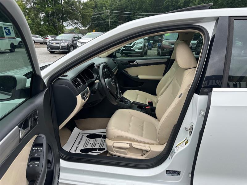 Volkswagen Jetta SE 6A 2016