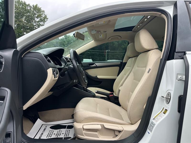 Volkswagen Jetta SE 6A 2016