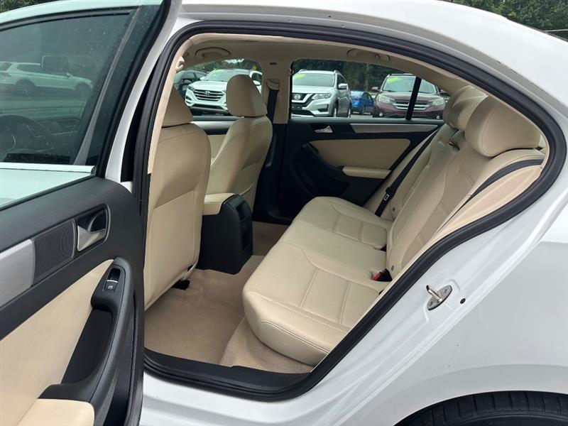 Volkswagen Jetta SE 6A 2016