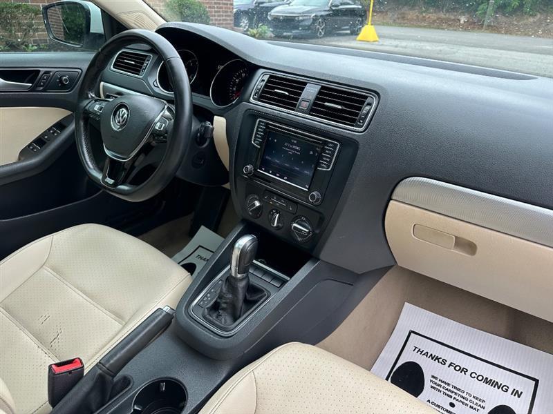 Volkswagen Jetta SE 6A 2016