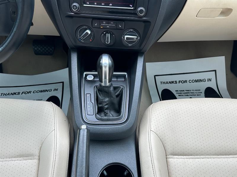 Volkswagen Jetta SE 6A 2016