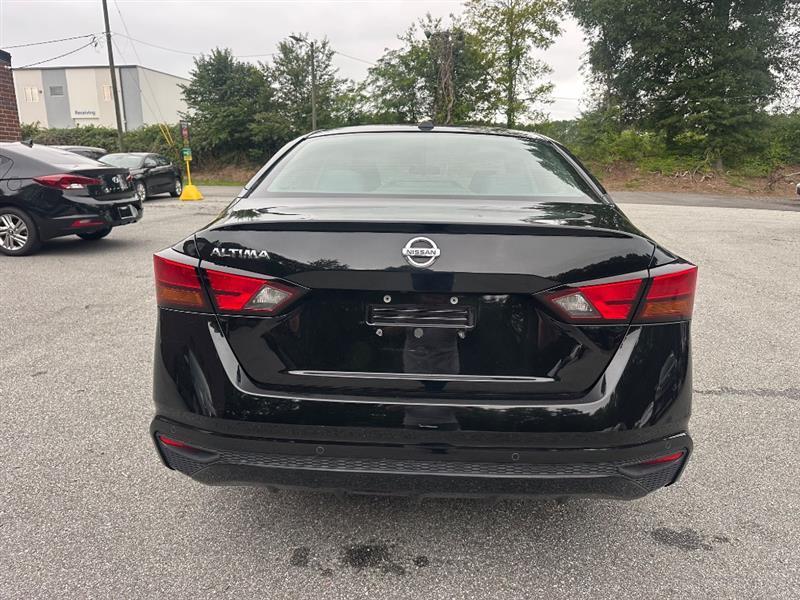 Nissan Altima  2020