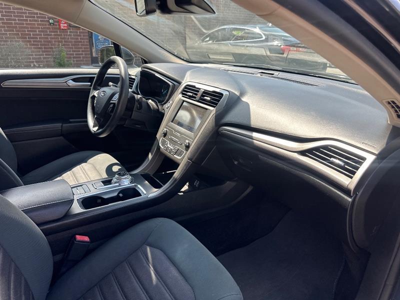 Ford Fusion SE 2020