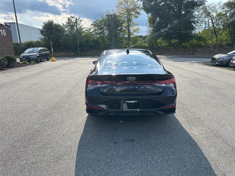 Hyundai Elantra SEL 2021