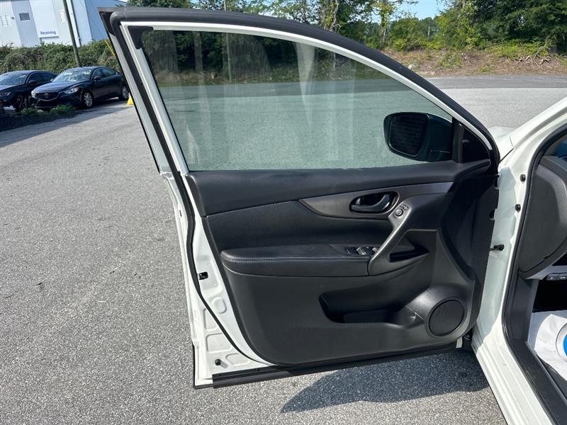 Nissan Rogue Sport S 2020